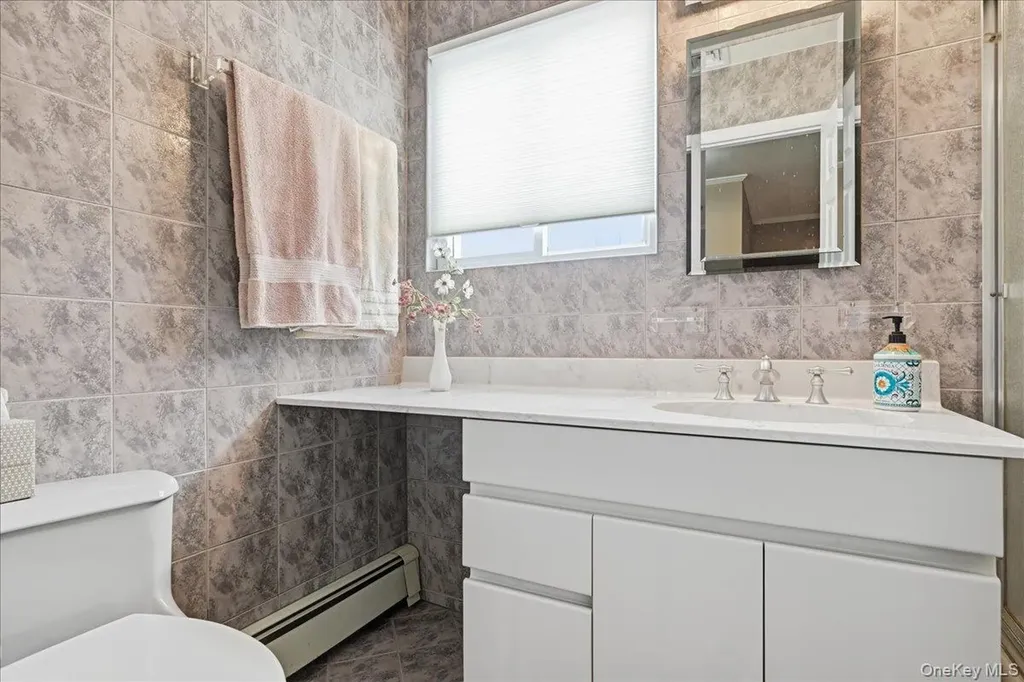 16 Seaway Drive Copiague NY 11726
