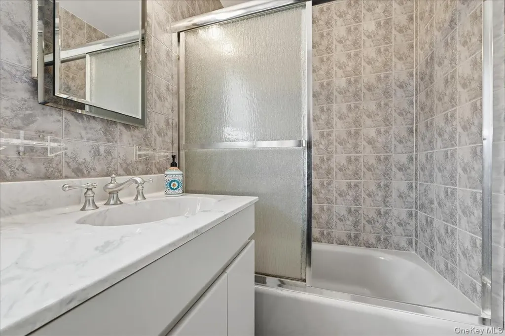 16 Seaway Drive Copiague NY 11726