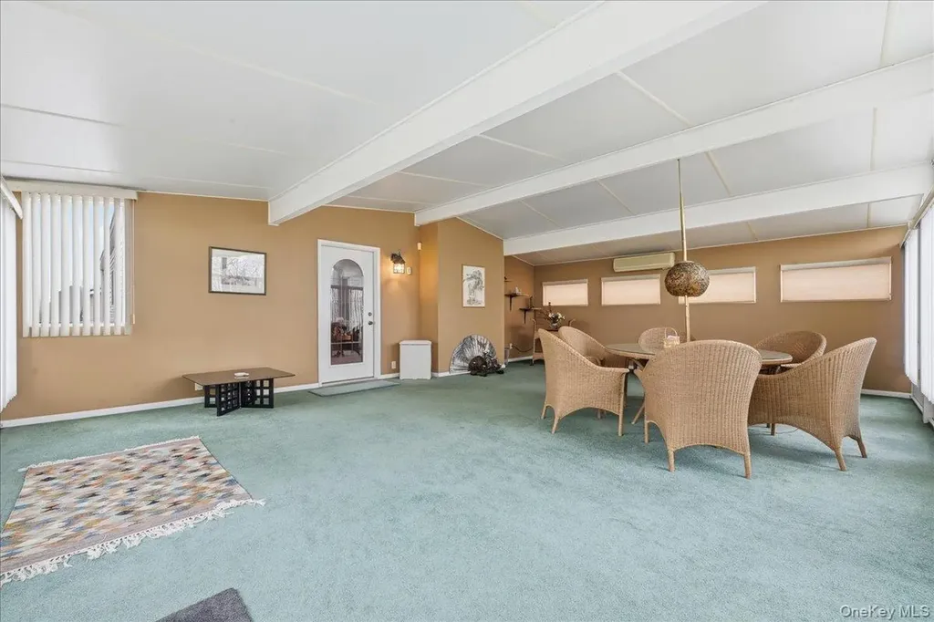 16 Seaway Drive Copiague NY 11726