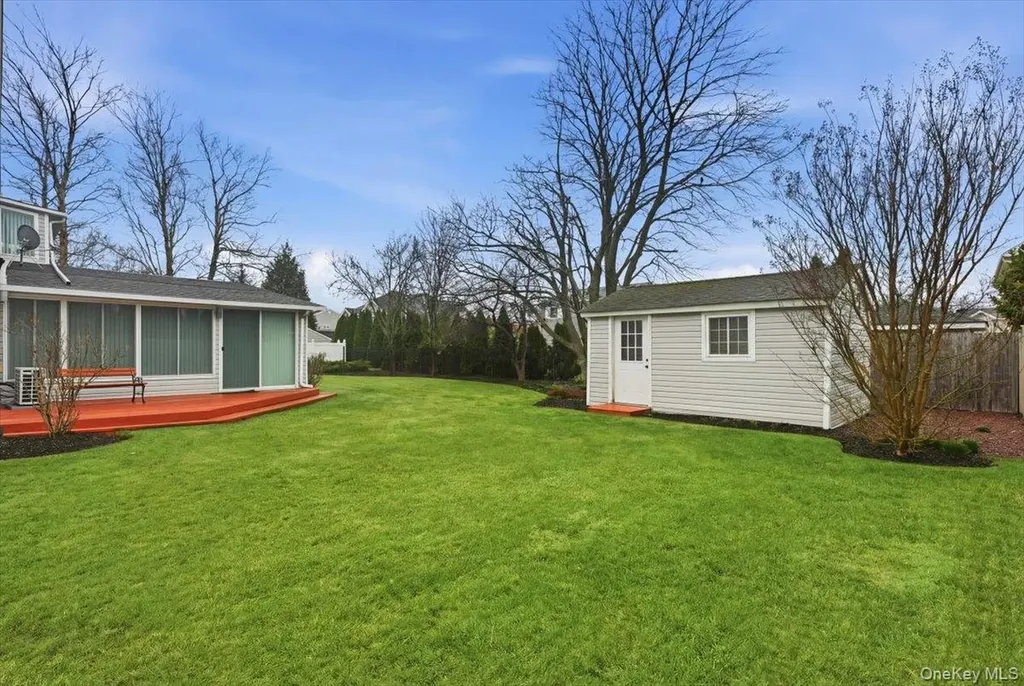 16 Seaway Drive Copiague NY 11726