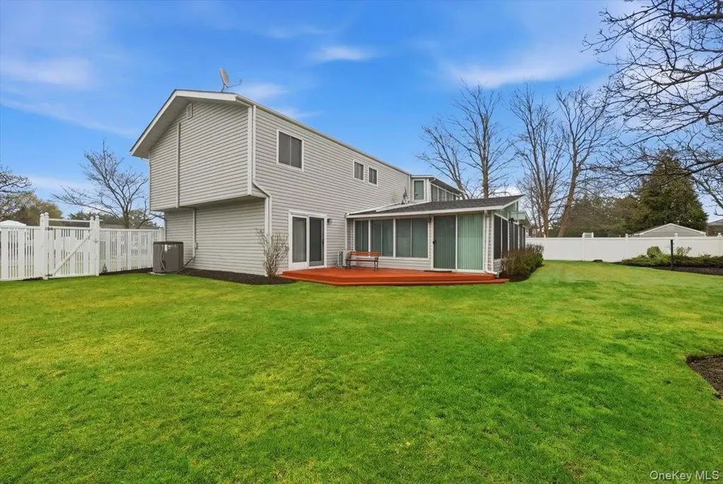 16 Seaway Drive Copiague NY 11726
