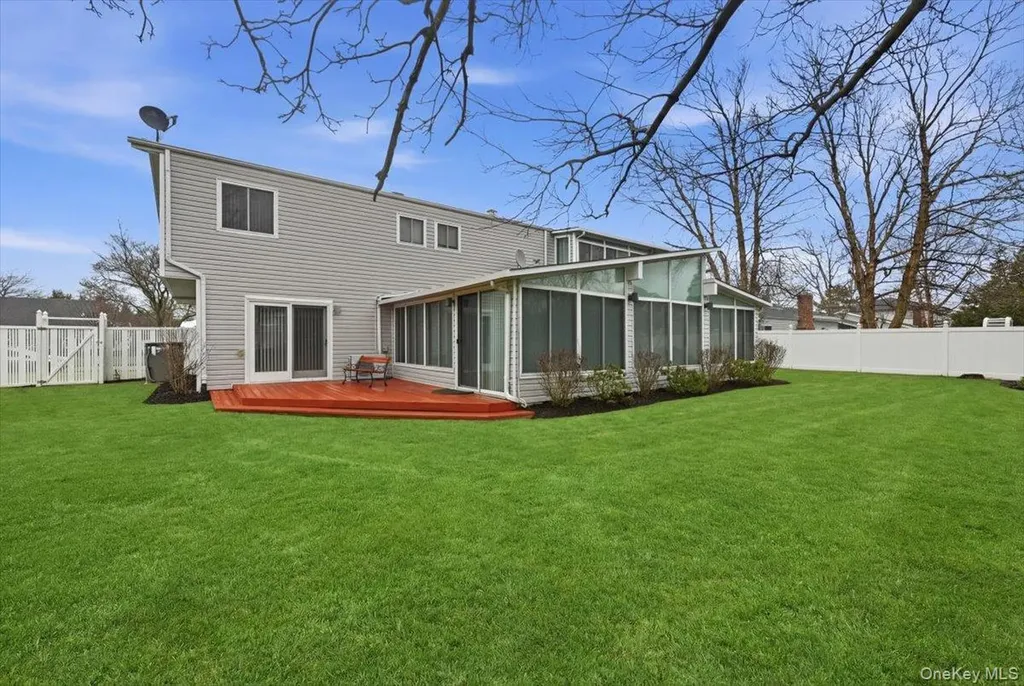 16 Seaway Drive Copiague NY 11726