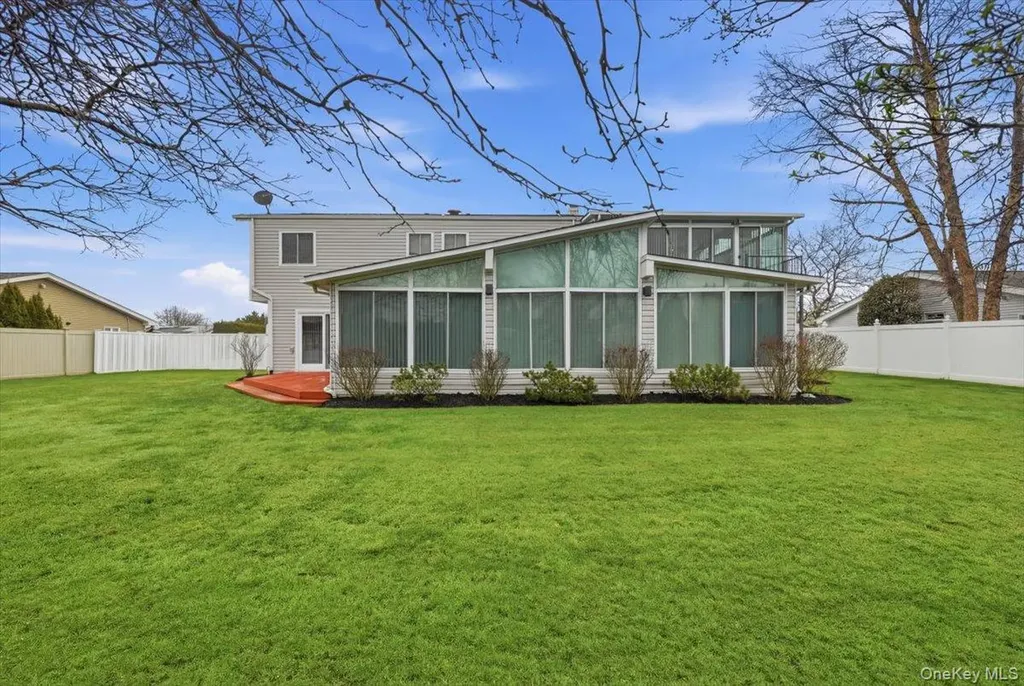 16 Seaway Drive Copiague NY 11726