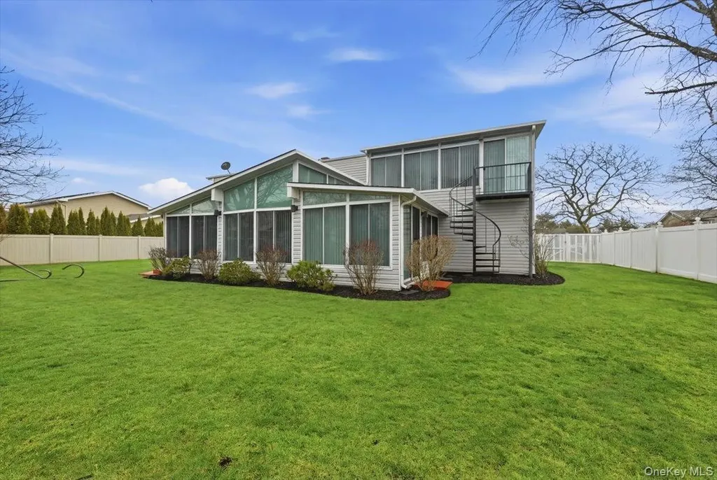 16 Seaway Drive Copiague NY 11726