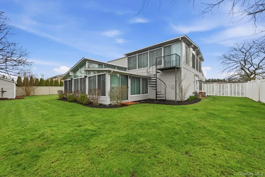 16 Seaway Drive Copiague NY 11726