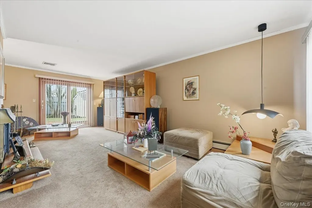 16 Seaway Drive Copiague NY 11726