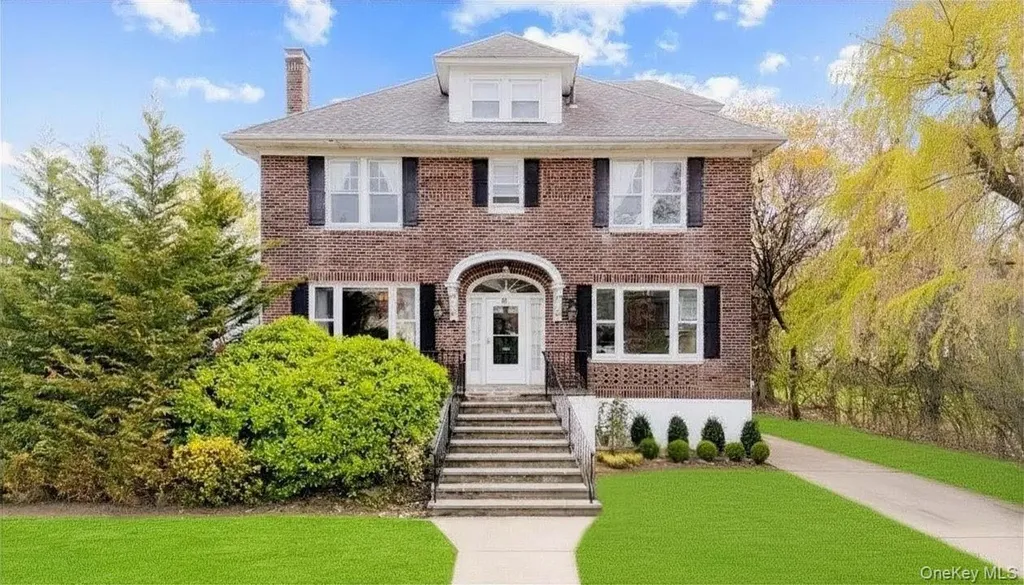 61 Margaret Avenue Lawrence NY 11559