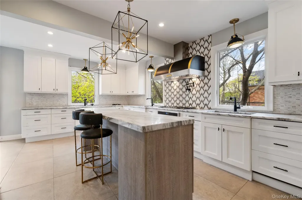 61 Margaret Avenue Lawrence NY 11559