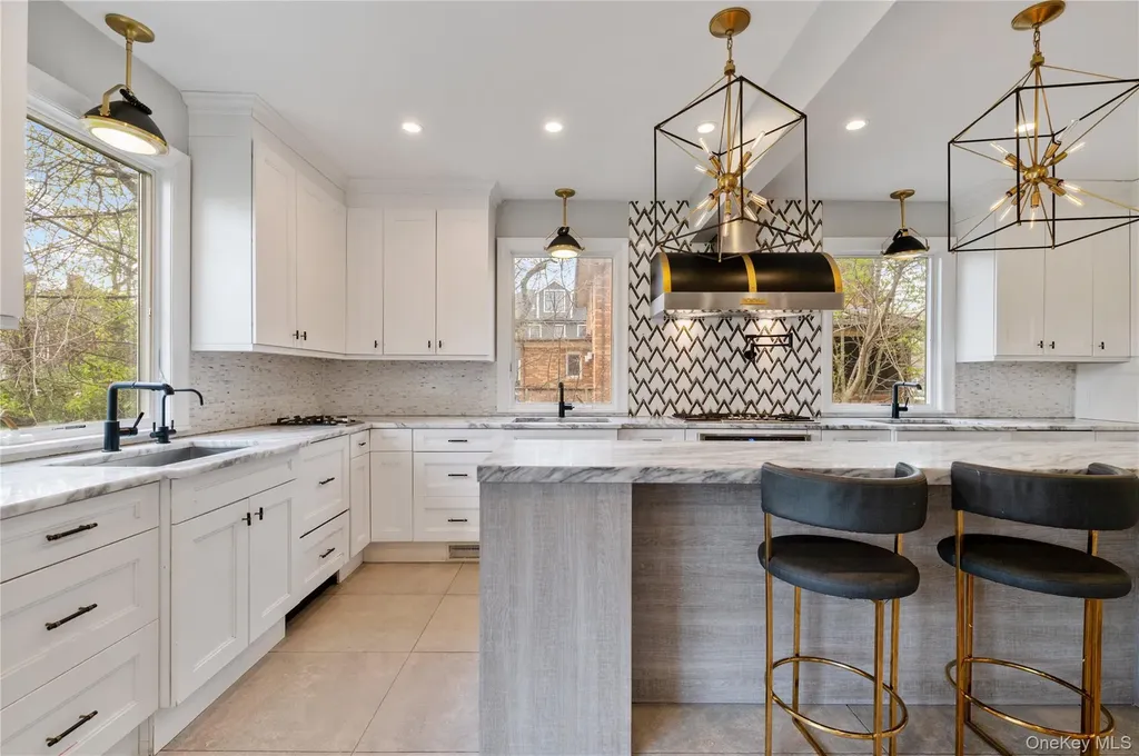 61 Margaret Avenue Lawrence NY 11559
