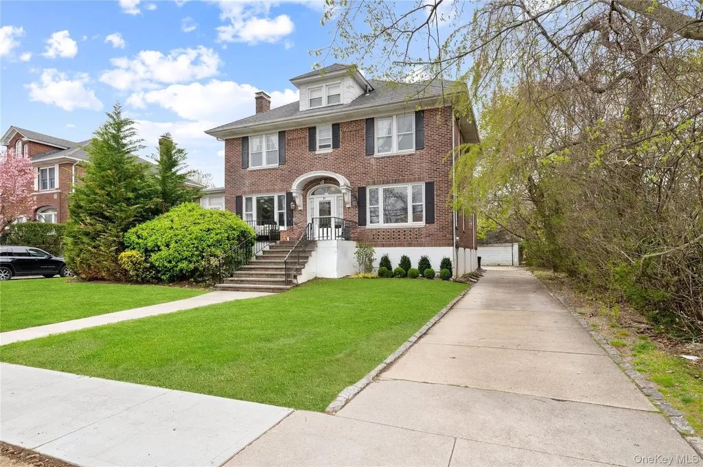 61 Margaret Avenue Lawrence NY 11559