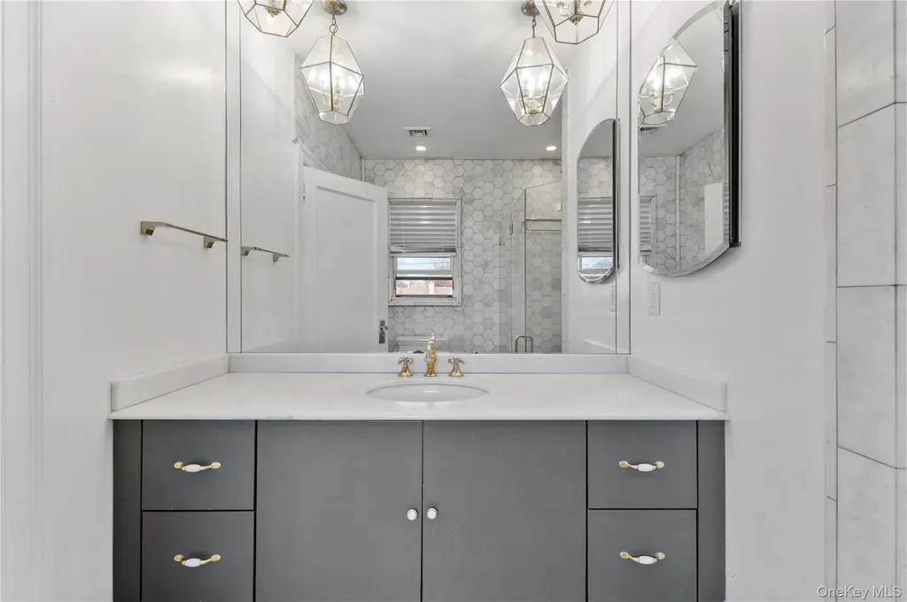 61 Margaret Avenue Lawrence NY 11559