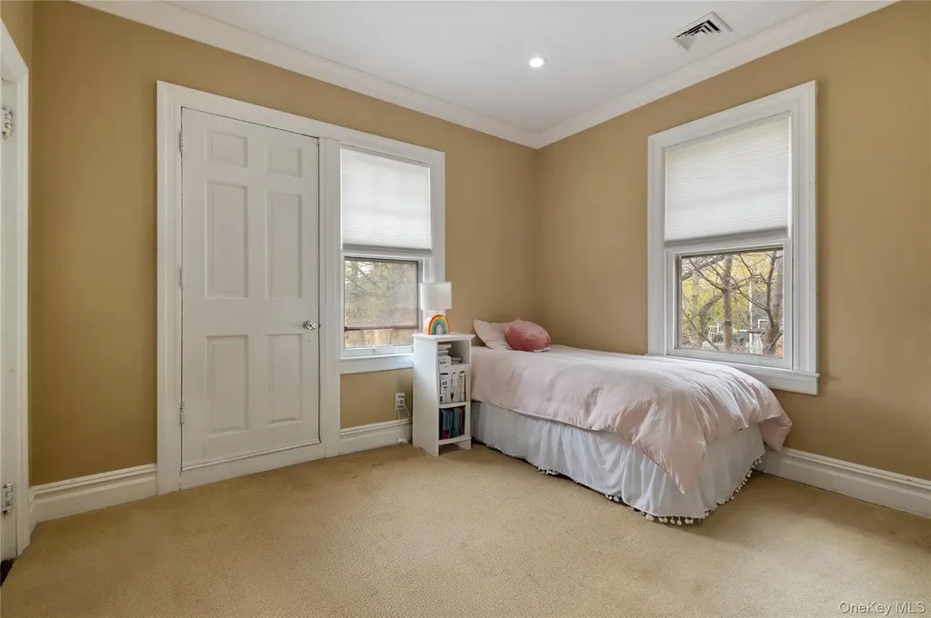 61 Margaret Avenue Lawrence NY 11559