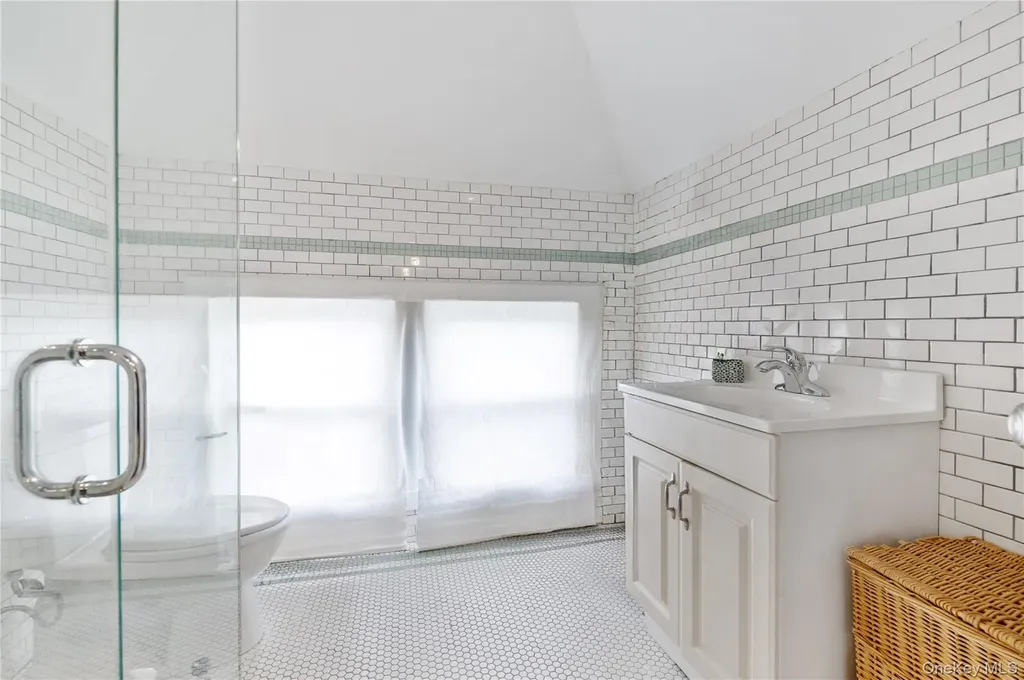 61 Margaret Avenue Lawrence NY 11559