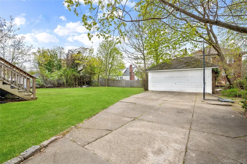 61 Margaret Avenue Lawrence NY 11559