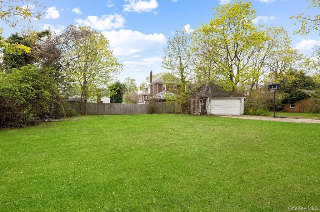 61 Margaret Avenue Lawrence NY 11559