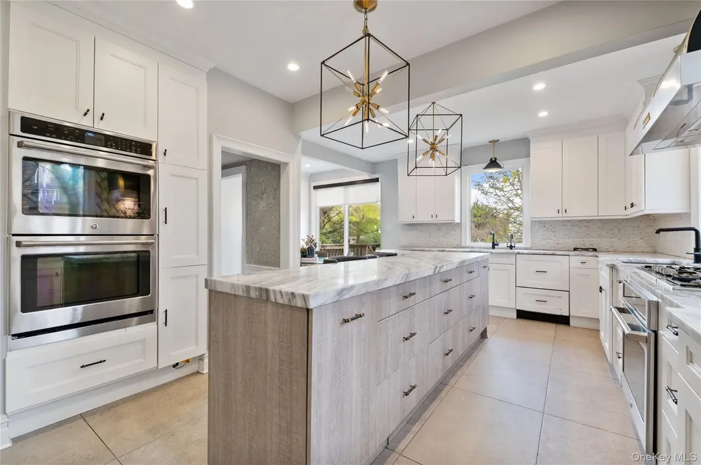 61 Margaret Avenue Lawrence NY 11559