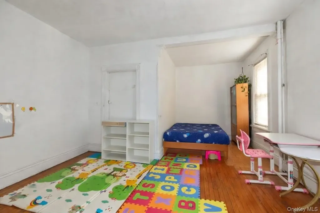 146-11 35th Avenue Flushing NY 11354