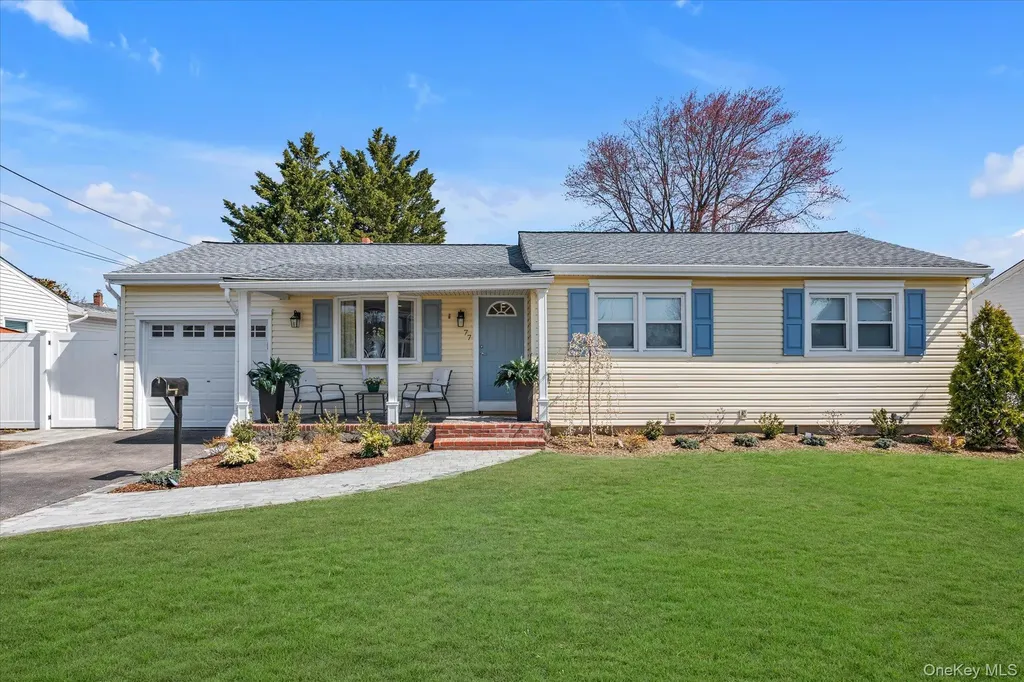 77 Lloyd Avenue North Babylon NY 11703