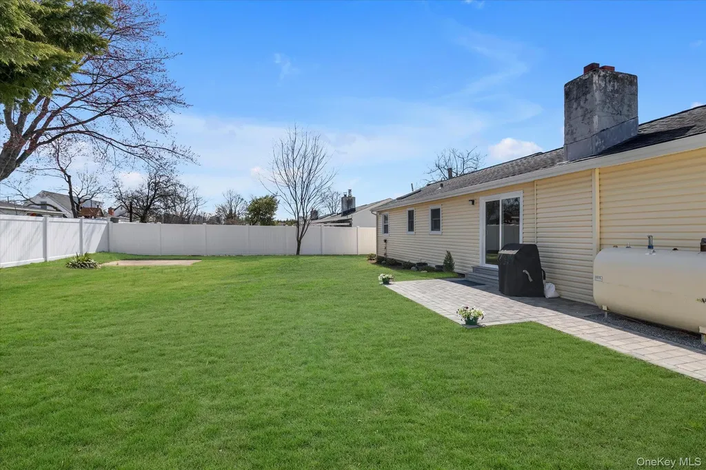 77 Lloyd Avenue North Babylon NY 11703