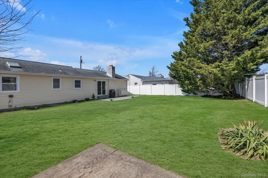 77 Lloyd Avenue North Babylon NY 11703