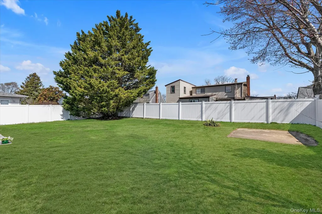 77 Lloyd Avenue North Babylon NY 11703