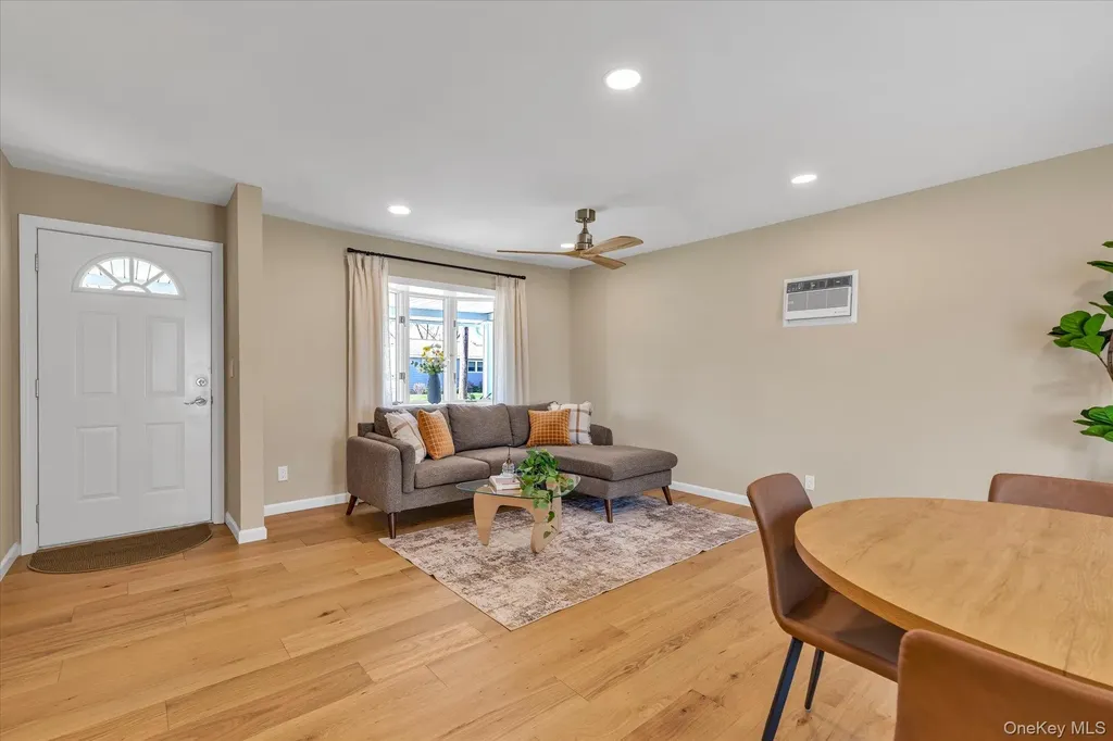 77 Lloyd Avenue North Babylon NY 11703