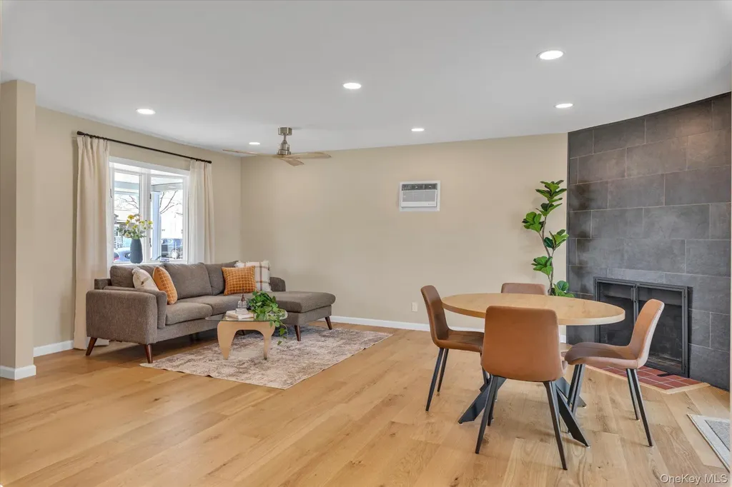 77 Lloyd Avenue North Babylon NY 11703