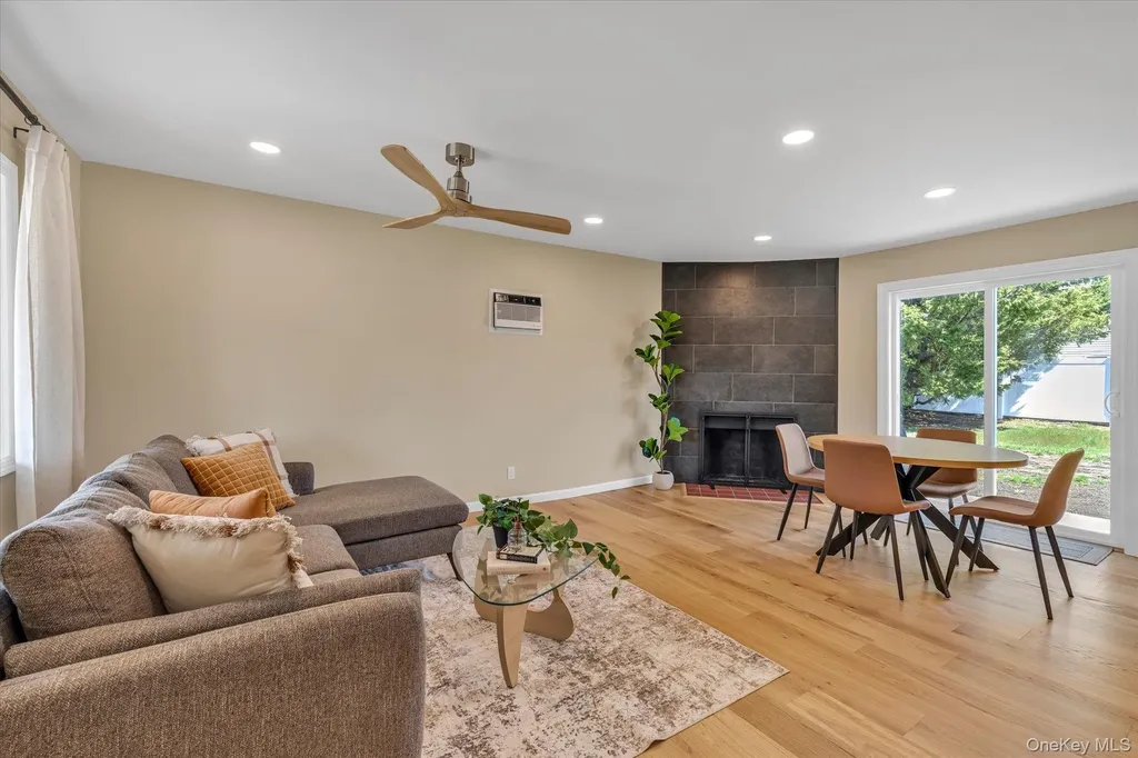 77 Lloyd Avenue North Babylon NY 11703