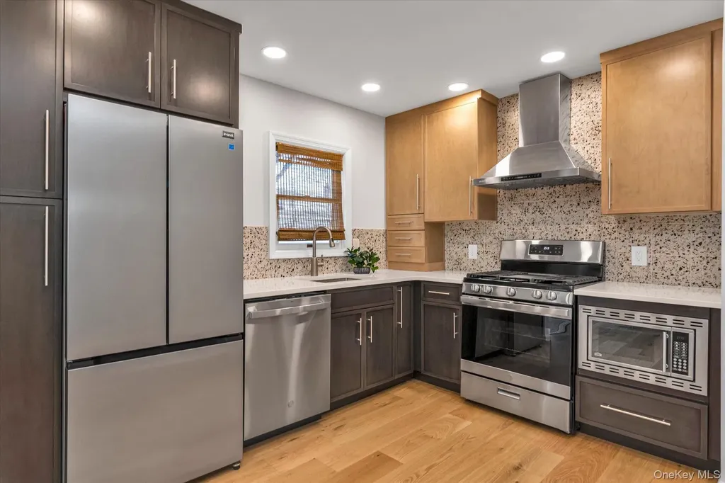 77 Lloyd Avenue North Babylon NY 11703