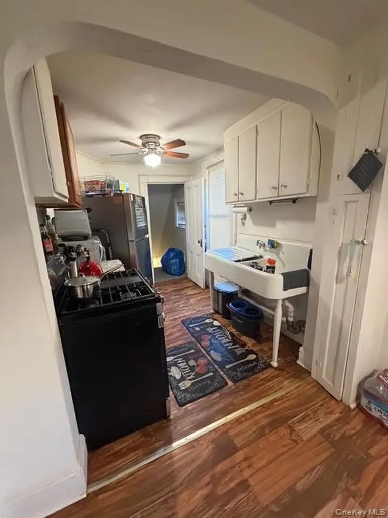 686 E 239th Street Bronx NY 10470
