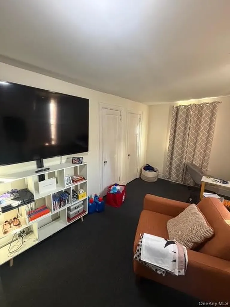 686 E 239th Street Bronx NY 10470