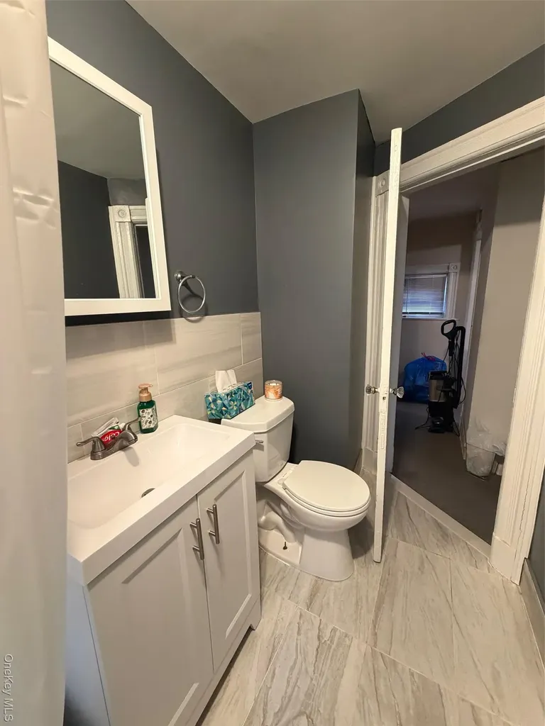 686 E 239th Street Bronx NY 10470