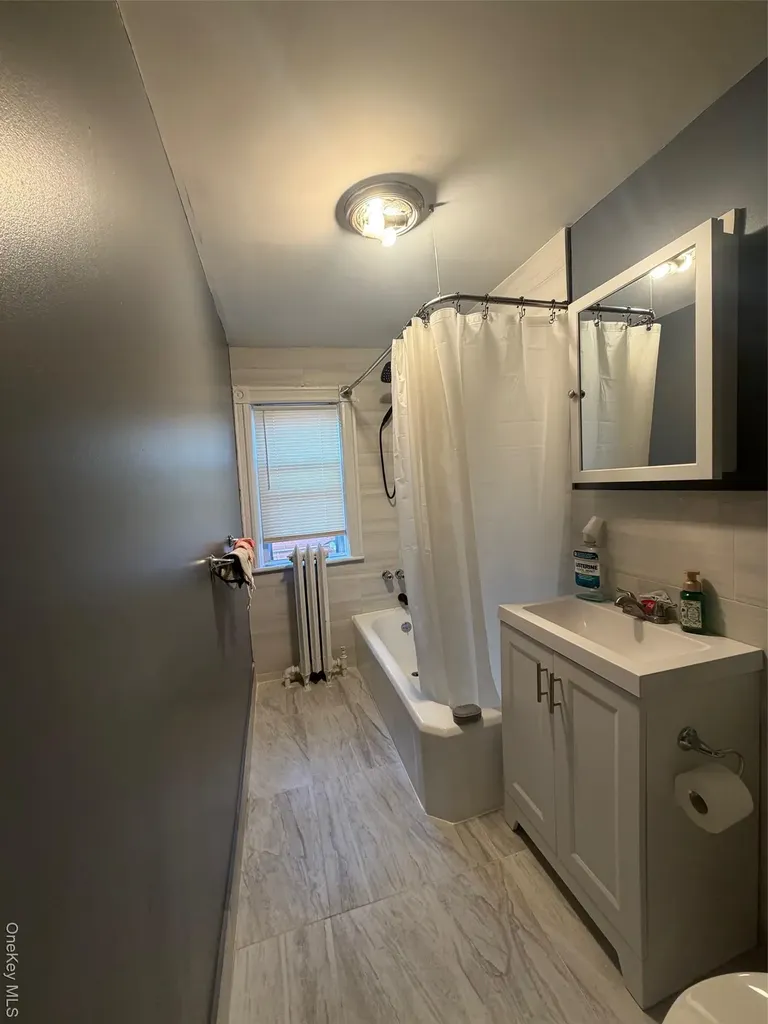 686 E 239th Street Bronx NY 10470