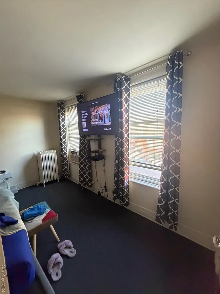 686 E 239th Street Bronx NY 10470