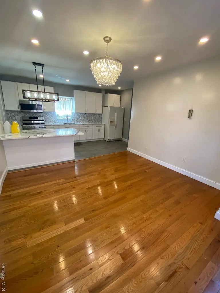 686 E 239th Street Bronx NY 10470