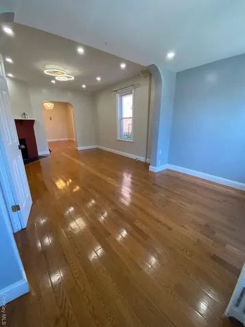 686 E 239th Street Bronx NY 10470