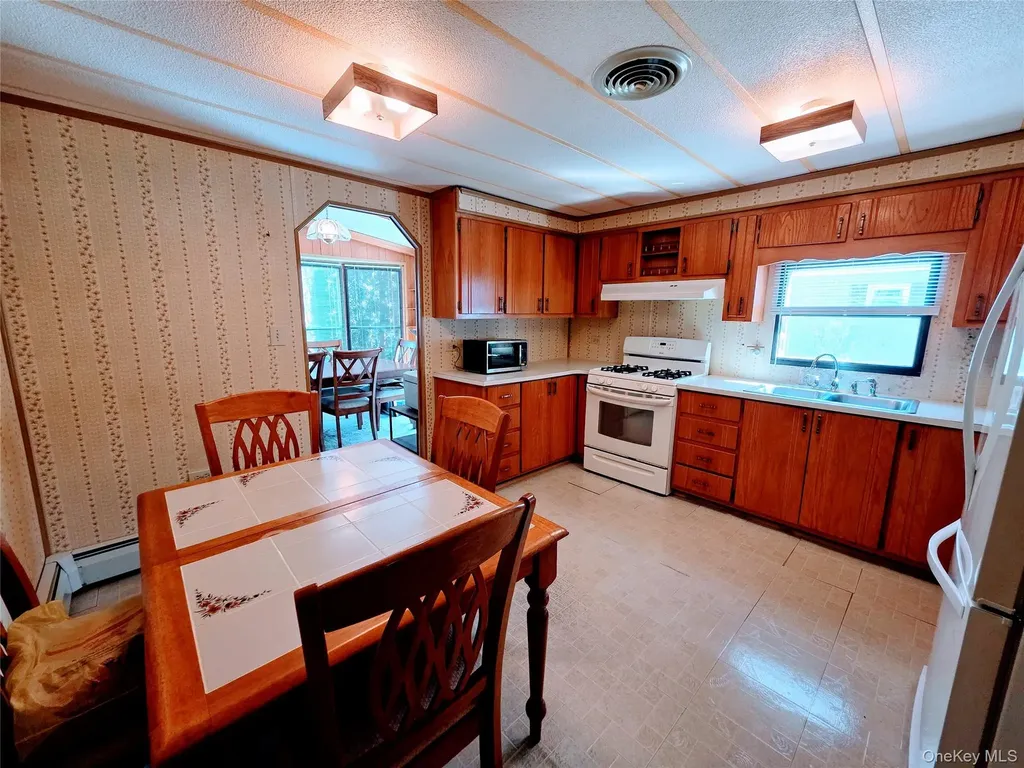 6 Short Lane Hyde Park NY 12538