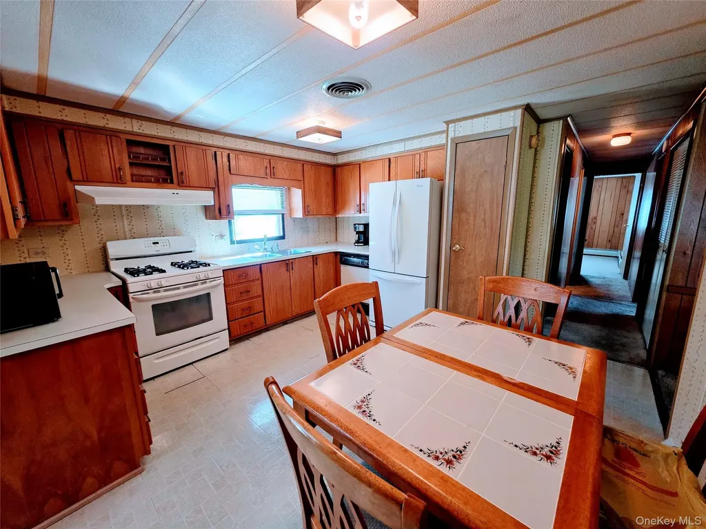 6 Short Lane Hyde Park NY 12538