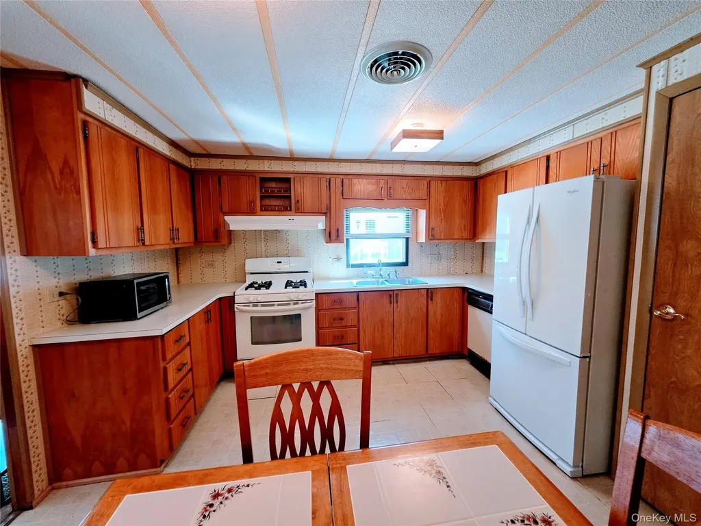 6 Short Lane Hyde Park NY 12538