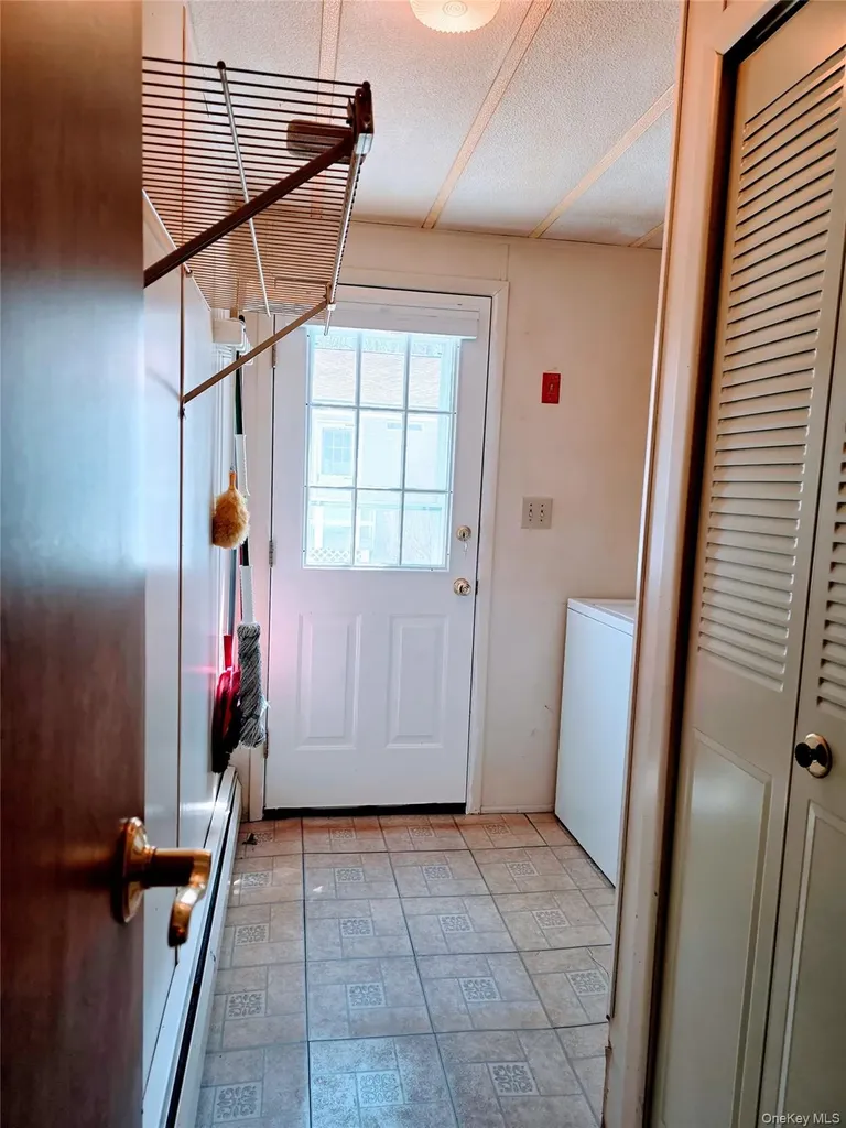 6 Short Lane Hyde Park NY 12538