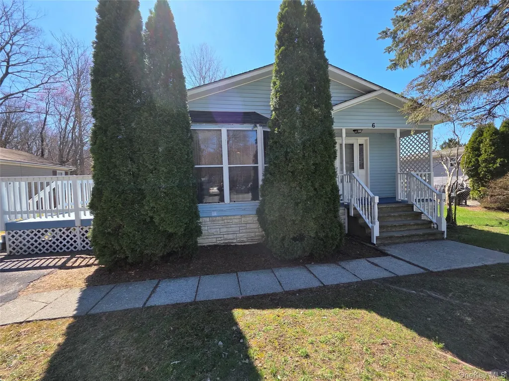 6 Short Lane Hyde Park NY 12538