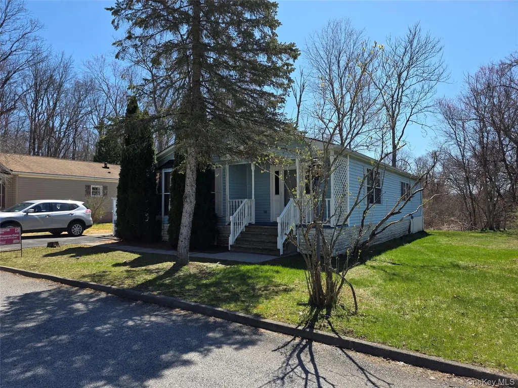 6 Short Lane Hyde Park NY 12538