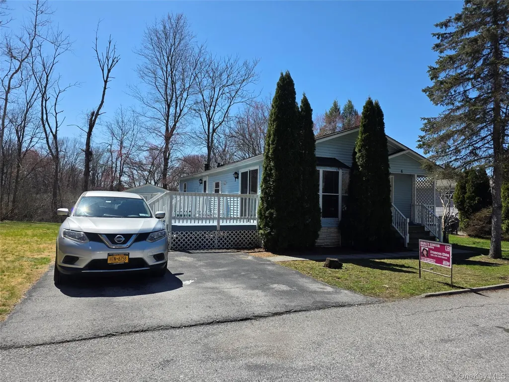 6 Short Lane Hyde Park NY 12538