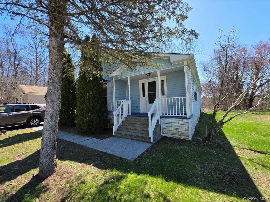6 Short Lane Hyde Park NY 12538