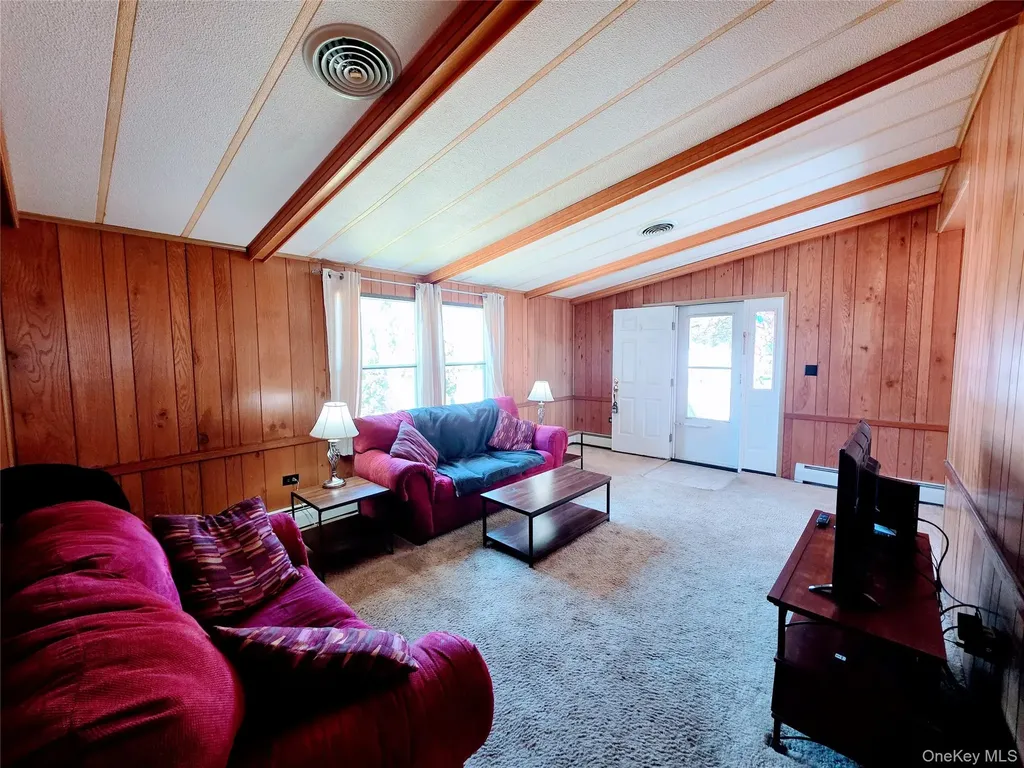 6 Short Lane Hyde Park NY 12538