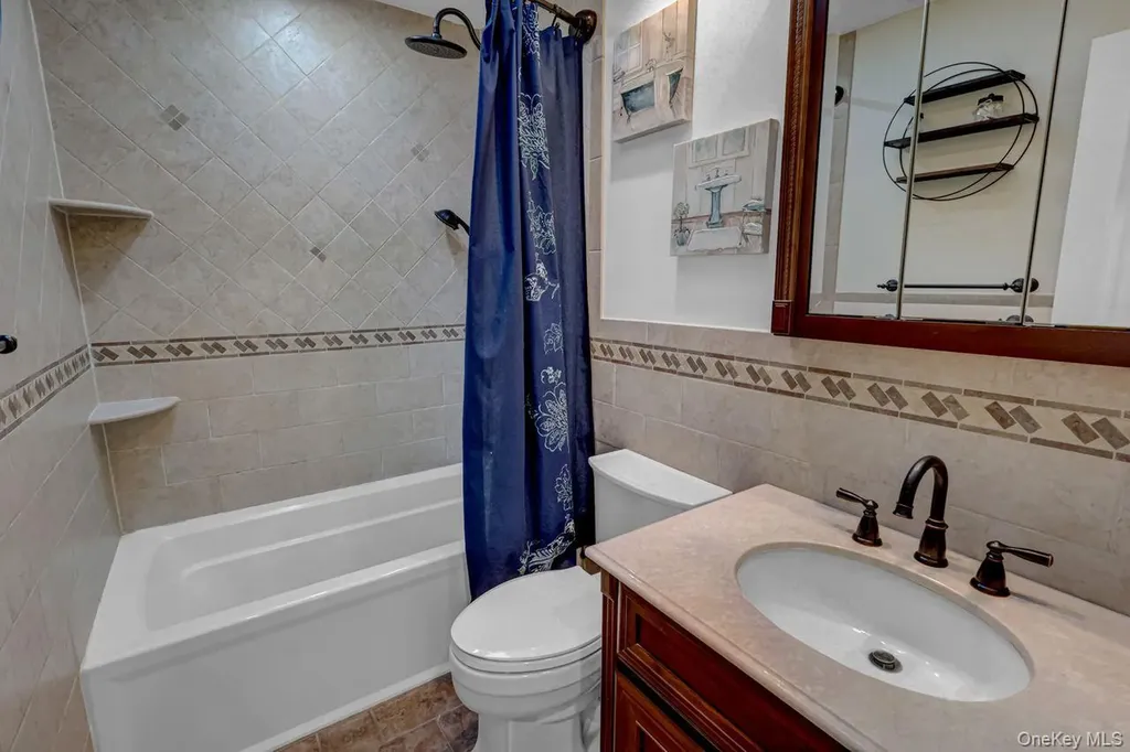 545 Mohawk E West Hempstead NY 11552