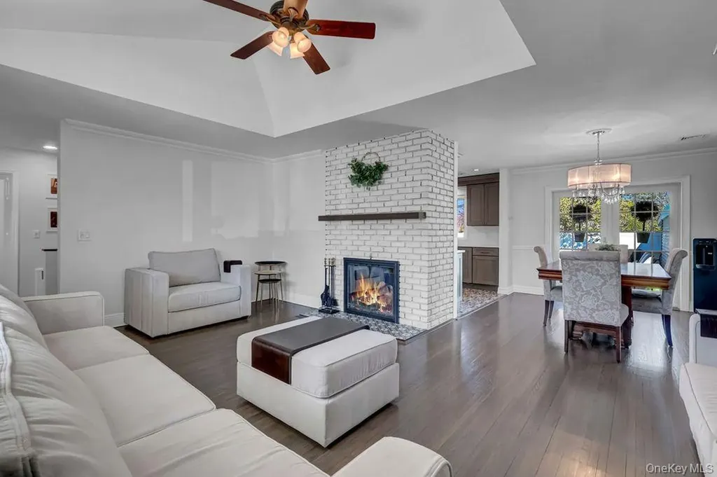 545 Mohawk E West Hempstead NY 11552