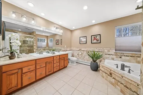 16 Lori Lane Chester NY 10918