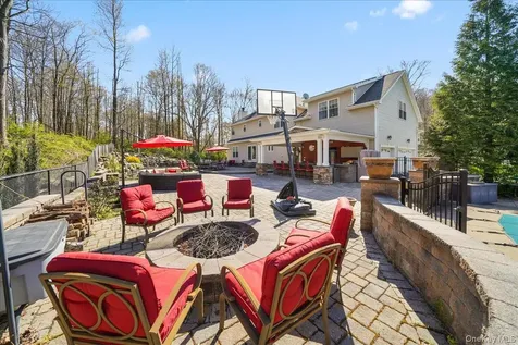 16 Lori Lane Chester NY 10918