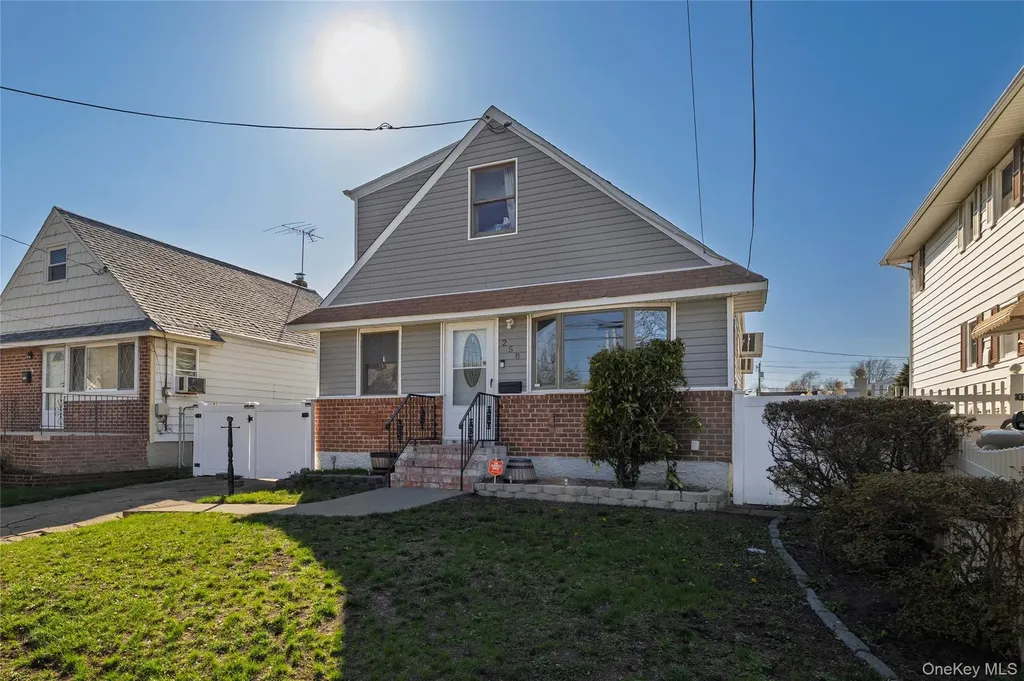 258 Benson Avenue Elmont NY 11003